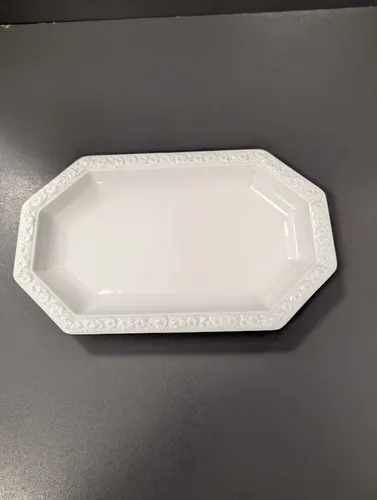 Rosenthal Classic Maria Servierplatte 38,5 cm x 24 cm - Elegante Servierplatte aus hochwertigem Porzellan in klassischem Weiß, ideal für festliche Anlässe und tägliche Nutzung.