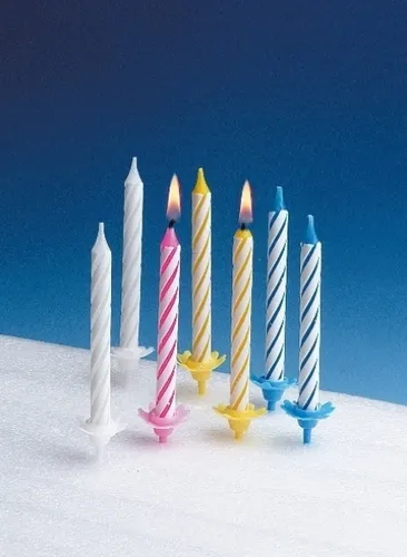 Geburtstagstortenkerzen 24 Stück + 12 Halter - Bunte Geburtstagskerzen für die perfekte Feier, inklusive 12 Halter für einen sicheren Stand auf jeder Torte.