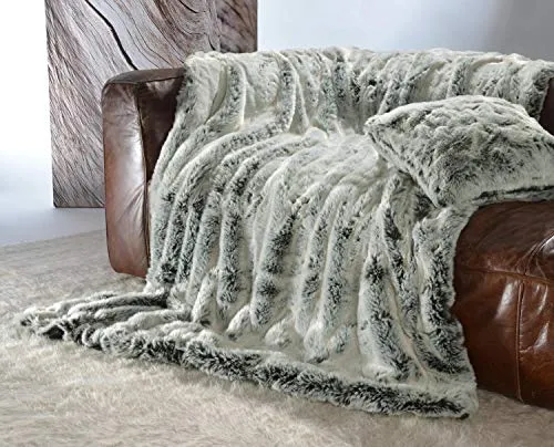Wohnen & Accessoires Premium Felldecke aus Webpelz Chinchilla 150x200cm - Hochwertige Felldecke aus weichem Webpelz, ideal für gemütliche Abende. Pflegeleicht und waschbar bei 30°C, vereint Stil und Komfort in jedem Raum.