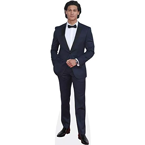 Emilio Sakraya (Suit) Pappaufsteller lebensgross von Celebrity Cutouts