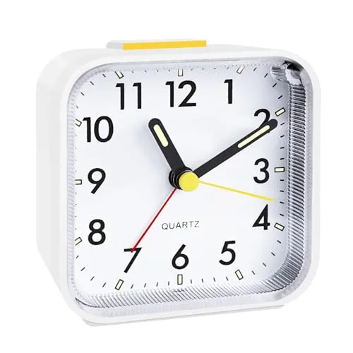 CNMTCCO Wecker, Wecker analog ohne Ticken, batteriebetrieben, lauter Alarm, Schlummerfunktion, geräuschloser Betrieb, leuchtendes Display, tragbares Design für Tiefschläfer (Weiß)