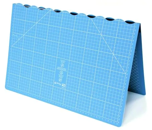 Prym 610410 Schneideunterlage faltbar 45 x 30 cm (A3), selbstheilende Matte, rutschfest, platzsparend zusammenklappbar auf 30 x 22,5 cm, hochwertige Schneidematte in hellblau