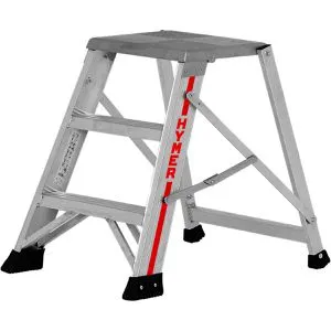 Hymer Klapptritt 7102003, Aluminium, 3 Stufen, 62 cm Standhöhe - Leiter für bis zu 150 kg, beidseitig begehbar mit großer Standfläche für flexiblen Einsatz. Hohe Stabilität und rutschhemmende Fußkappen sorgen für Sicherheit.