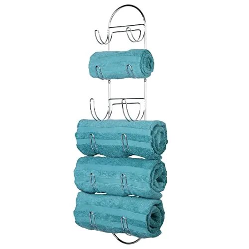 mDesign Handtuchhalter zur Wandmontage – Praktische Handtuchablage aus verchromtem Metall - Handtuchregal für bis zu sechs Handtücher, platzsparend und ideal für Badezimmer oder Gäste-WC. Mit schickem Design und mitgeliefertem Montagematerial.