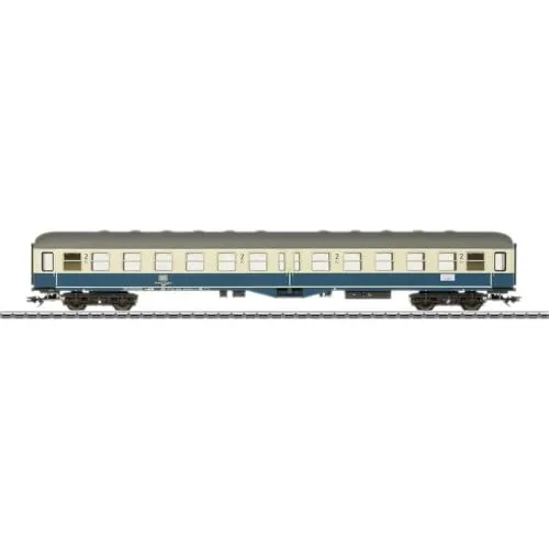 Märklin 43167 H0 Eilzugwagen Bymb 421 der DB - H0 Personenwagen für leichte Schnellzüge der DB, mit LED-Innenbeleuchtung und detailliertem Unterboden – ideal für Modellbahnliebhaber.