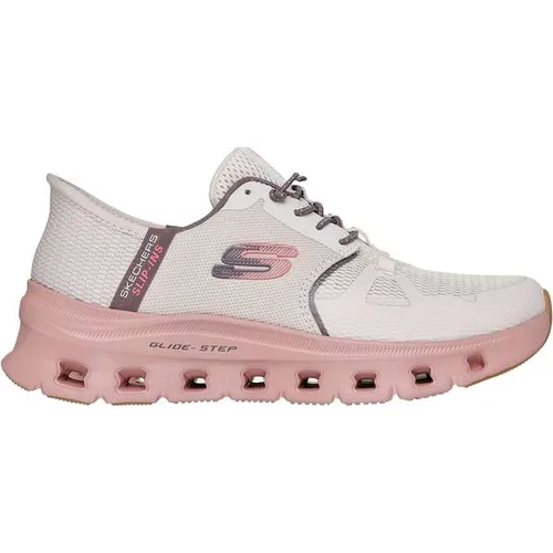 Skechers Glide Step Pro Slipper Beige - Schnürer mit Air-Cooled Memory Foam für optimalen Komfort, rutschhemmender Glide-Step Zwischensohle und praktischem Slip-In Design – ideal für müheloses Anziehen und den ganzen Tag Komfort!
