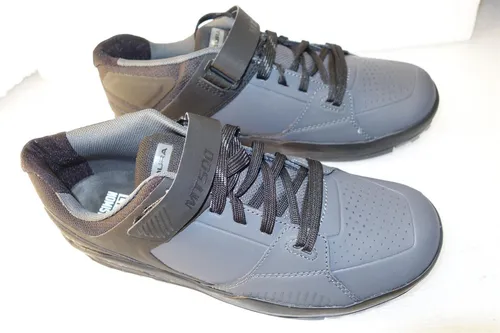 Endura MT500 Burner Flat MTB Schuhe 44 / 28,5 cm schwarz - Fahrradschuhe für Mountainbiker, mit rutschfester Sohle für optimalen Grip und Komfort auf jedem Trail.