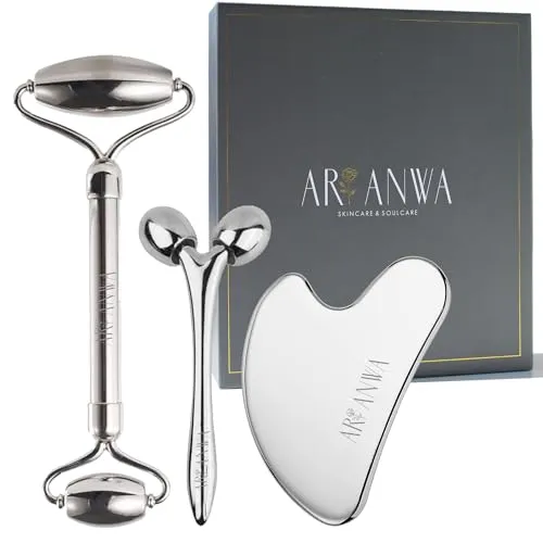 ARI ANWA Premium Kollektion - Gua Sha Edelstahl & Gesichtsroller Set - Entspanne die Gesichtsmuskulatur mit unserem hochwertigen Gua Sha Set. Ideal zur Förderung der Durchblutung und für definierte Konturen. Genieße ein frisches Hautbild mit geprüfter Qualität.
