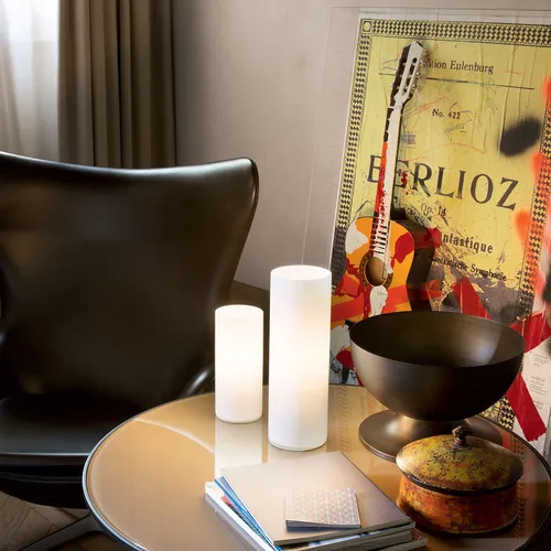 Ideal Lux 044590 Edo Big Tischleuchte 1x60W - Elegante Beleuchtung für jeden Raum - Tischleuchte in modernem Design mit mundgeblasenem Milchglas-Schirm, ideal für stilvolle Innenräume und stimmungsvolle Akzentbeleuchtung.