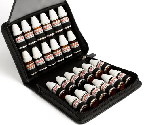 Hausapotheke Homöopathie für 24 DHU Flaschen 10g - Praktische Tasche für 24 Flaschen à 10ml, aus hochwertigem Rindleder, schützt Ihre Essenzen und Globuli vor elektromagnetischer Strahlung dank eingearbeiteter RFID-Folie.