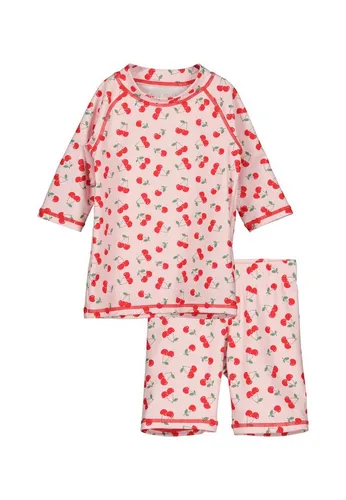 Blue Seven Kinder Beach-Outfit in Rosa/Rot, Größe 116/122 - Stylisches Beach-Outfit von Blue Seven in Rosa/Rot für Kinder. Schnelltrocknend und mit UV-Schutz 50+ ausgestattet, ideal für sonnige Tage am Strand.