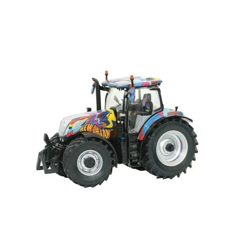 New Holland T7.300 Basildon 60 Years Anniversary Groovy Lim. Edt. - Sondermodell im Maßstab 1:32 von Britains, perfekt für Sammler und Kinder ab 3 Jahren. Ein einzigartiges Jubiläumsmodell für Fans von Traktoren.