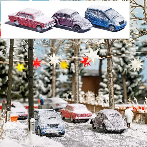 Busch 89010 - 3 verschneite Autos im Modellbau - Set mit drei detailgetreuen, verschneiten Autos für kreative Modellbauprojekte. Ideal zur Verschönerung von Winterlandschaften und Dioramen.