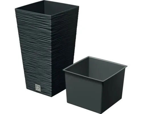 Anthrazitfarbenes Pflanzgefäß FURU, 29,5 x 29,5 x 55 cm - Übertöpfe - Elegantes Pflanzgefäß in Riffeloptik mit 14 L Volumen, ideal für Eingangsbereiche und leicht zu transportieren dank geringem Eigengewicht.
