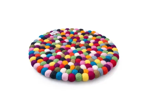 naturling Sitzkissen Filzkugel rund 39cm – Buntes Stuhlkissen aus 100% Schurwolle - Stuhlkissen aus 100% Schurwolle, bunt und gepunktet, ideal für Stühle und Bänke. Handgefertigt in Nepal, sorgt für Komfort und Stil in jedem Raum.