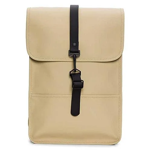 Rains Mini Rucksack - Tagesrucksack mit verstellbarem Riemen, ideal für den Alltag. Praktische Vordertasche mit Verschluss und Innentasche für optimale Organisation.
