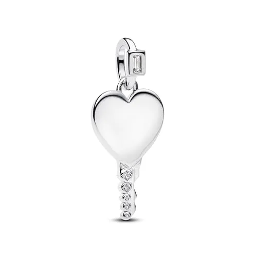PANDORA Moments Herz Schlüsselanhänger mit Zirkonia - Eleganter, gravierbarer Schlüsselanhänger aus 14 Karat Gold, verziert mit funkelnden Zirkonia. Ideal für persönliche Botschaften und kompatibel mit der PANDORA Moments und ME Kollektion.