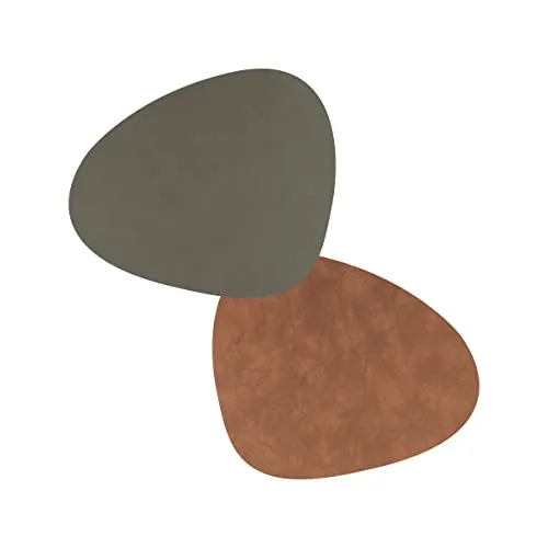 LIND DNA Platzset DOUBLE NUPO Tischset Curve L - Elegantes Tischset in Army Green/Nature, ideal für stilvolle Tischdekoration und langlebig durch nachhaltige Materialien.