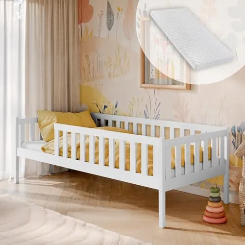 Kinderbett mit Rausfallschutz und Lattenrost in Weiß | Sicher & Stabil | Größen: 80x160 bis 90x200 cm - Dieses stabile Kleinkinderbett aus massivem Kiefernholz bietet durch das integrierte Sicherheitsgitter optimalen Schlafkomfort. Verfügbar in mehreren Größen, fügt es sich perfekt in jedes Kinderzimmer ein und garantiert langlebige Nutzung.