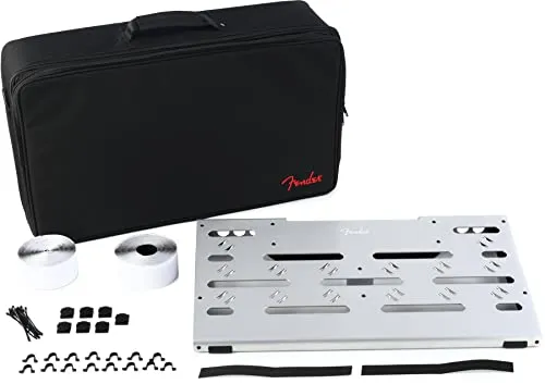 Fender Professional Pedal Board - Mittleres Pedalboard mit Gigbag - Gitarren-Effektgeräte: Robustes mittelgroßes Pedalboard von Fender USA, inklusive strapazierfähiger Gigbag für optimalen Schutz und Transport Ihrer Effekte.