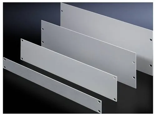 Rittal Blindplatte 1HE 482,6 mm (19 Zoll) - Elektroinstallation: Hochwertige Aluminium Blindplatte, pulverbeschichtet und ideal für eine saubere und sichere Rack-Installation.