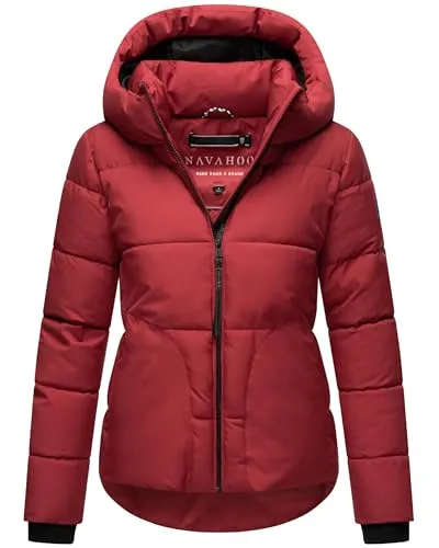 Navahoo Damen Winterjacke Lachperle XIV Dark Red Gr. S - Moderne, kurze Steppjacke mit reflektierenden Details und verstellbarer Kapuze. Ideal für kalte Tage, robustes, wasserabweisendes Material sorgt für Komfort und Stil bei Outdoor-Aktivitäten.