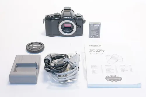 Neuwertig! Olympus OM-D E-M5 Systemkamera Gehäuse Body +12 Monate Gewährleistung