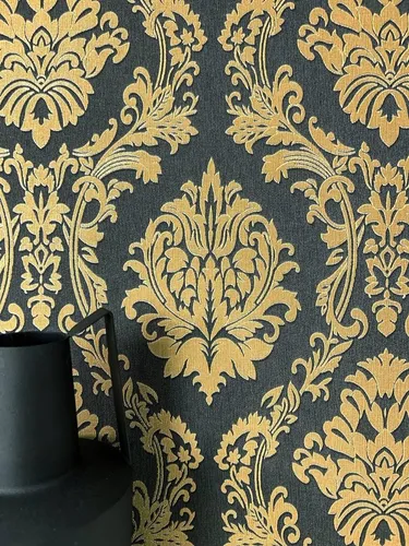 Newroom Vliestapete, Schwarz Glänzend mit Retro Gold Ornamenten - Tapeten für Wohnzimmer, Schlafzimmer und Küche, die ein elegantes Ambiente schaffen und den persönlichen Stil unterstreichen. Ideal für eine moderne und stilvolle Zimmereinrichtung.