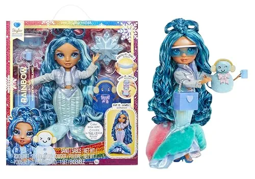 Rainbow High Winter Wonderland Skyler – Blaue 27,9 cm große Modepuppe mit magischem Schnee, versteckt in Mode, der Sich mit Wasser aufbläst, und Schneemann-Set, tolles Geschenk für Kinder von 4–12