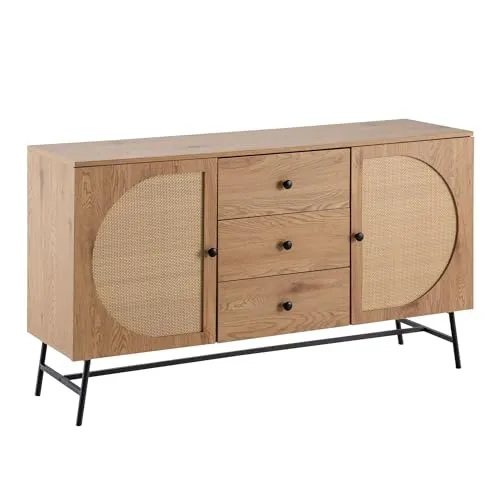 Stylisches Sideboard in Eiche Nachbildung 140 cm mit Rattan-Design - Kommode mit 2 Türen und 3 Schubladen, bietet viel Stauraum und passt perfekt in Küche oder Wohnzimmer. Verstellbare Einlegeböden und anti-rutsch Noppen für optimalen Schutz.