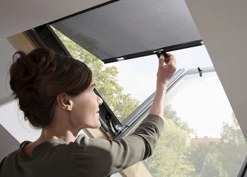 VELUX Markise H-Krallen MHL MK00 5060 - Jalousien & Rollos, effektiver Sonnenschutz für Dachfenster mit einfacher Montage und optimaler Temperaturregulierung.