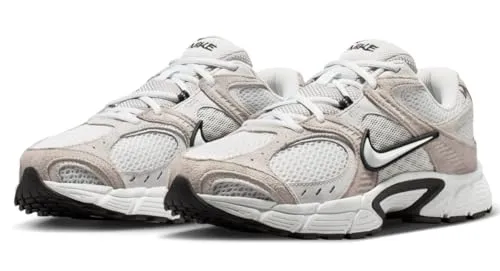Nike Sportswear V5 RNR Suede Sneaker Y2K Design in Weiß 42,5 EU - Stylischer Sneaker im Y2K-Design mit hoher Dämpfung für optimalen Komfort. Ideal für sportliche Looks und den täglichen Einsatz.