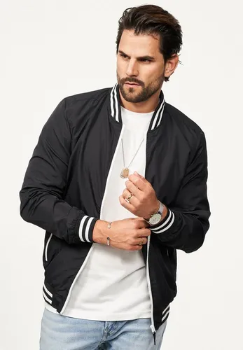 SOULSTAR Herren Übergangsjacke im College-Stil – Leichte Blousonjacke in Schwarz - Sportliche SOULSTAR College-Jacke für Herren – ideal für die Übergangszeit. Leicht und modern, perfekt kombinierbar für lässige Alltagslooks.