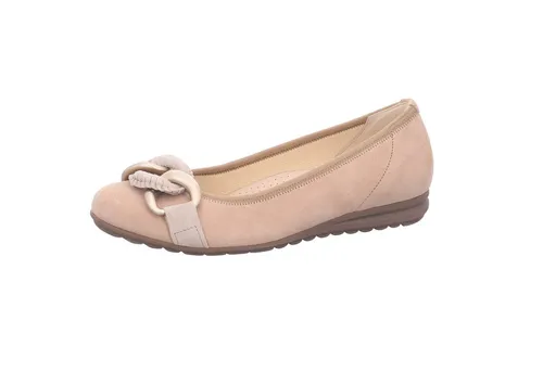 Gabor Ballerina Weite G - Sand Gold Matt - Elegante Ballerina in sand gold matt mit hochwertigem Samtvelour-Obermaterial. Genießen Sie den Komfort der Gabor Weite G mit weicher Fußbettung und Gummizug für optimalen Halt.