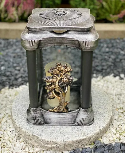 Grablaterne Neue Model Grabkerze - Dekorative Grablampe mit Gratis Kerze - Kerzen & Teelichter, handgefertigte Grablampe in vintage/retro Stil, mit dekorativem Silber Effekt und inklusive gratis Kerze.