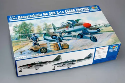 Trumpeter Messerschmitt Me 262 A-1a 1:32 Bausatz - Flugzeug Bausatz im Maßstab 1:32, unbemalt und ideal für Modellbau-Enthusiasten, die ein detailliertes Flugzeugmodell erstellen möchten.