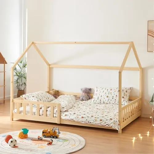 [en.casa] Kinderbett Hesel Hausbett mit Matratze 140 x 200 cm - Kleinkindbett in gemütlicher Holzoptik mit Rausfallschutz und stabiler Bauweise. Inklusive hochwertiger Kaltschaummatratze für optimalen Schlafkomfort.