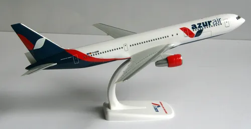 Azur Air Boeing 767-300ER 1:200 Herpa Snap-Fit 611749 B767 azurair Flugzeug