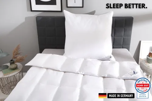 OBB Daunenbettdecke Edition 125 Jahre - Ganzjahresdecke für Sommer und Winter, mit 90% Daunen und 10% Federn, allergikergeeignet und mit Milbenbarriere. Pflegeleicht bis 60°C, Made in Germany.