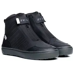 TCX Ikasu 2 WP - Wasserdichte Motorradschuhe in Schwarz/Weiß - 39 EU - Motorradstiefel mit T-Dry-Membrane für besten Wetterschutz, D3O®-Knöchelverstärkungen für Sicherheit und Groundtrax®-Sohle für optimalen Halt. Ideal für Stadtfahrten und täglichen Gebrauch.