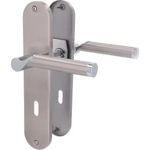 Alpertec Drückergarnitur Renofast II BB, Edelstahl - Türsicherungen für Zimmertüren, langlebige Edelstahl-Konstruktion mit elegantem Design und Rückholfeder für dauerhaften waagerechten Sitz.