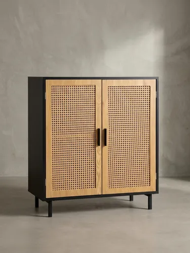 Sideboard 80x86,5 cm Schwarz mit Wiener Geflecht - Stilvolles Kommode mit 4 Türfächern für viel Stauraum, ideal für Wohnzimmer und Küche. Höhenverstellbare Böden und zeitloses Design machen es zum Blickfang.
