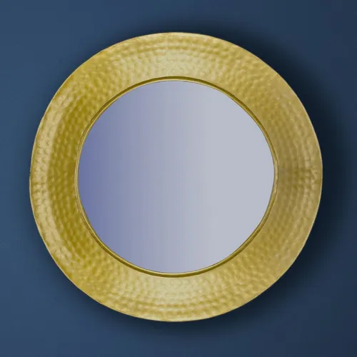 KADIMA DESIGN Wandspiegel 60 cm - Goldfarbener Hängespiegel mit Hammerschlag-Rahmen - Ästhetischer runder Wandspiegel mit einzigartigem Hammerschlag-Design. Ideal für Flur oder Wohnzimmer. Handgefertigt, jedes Stück ein Unikat. Maße: 60 cm Durchmesser, 9 cm Tiefe.