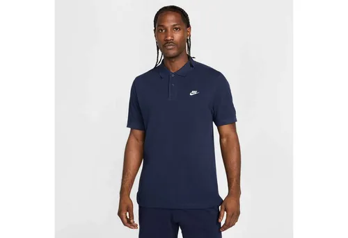 Nike Sportswear Poloshirt M NK CLUB SS POLO PIQUE - Sportliches Design in Blau - Hochwertiges Poloshirt aus 100% Baumwolle in sportlichem Stil. Ideal für Freizeit und aktive Tage, mit kurzem Arm und klassischem 2-Knopf-Kragen.