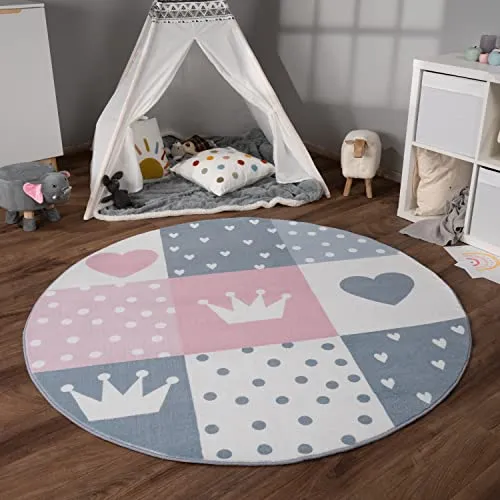 Paco Home Kinderteppich Krone & Herzen, Rund 120 cm - Teppich fürs Kinderzimmer mit rutschfester Unterseite und flauschigem Polyester, ideal für eine gemütliche Spielumgebung.