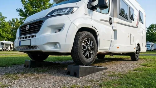 2er Set Ausgleichskeil Rampe 42x14x7,5cm für Wohnmobil - Wagenheber & Unterlegkeile, robustes Kunststoffdesign mit max. Traglast von 3500 kg – ideal für sicheres Höhenausgleich bei Wohnmobilen.