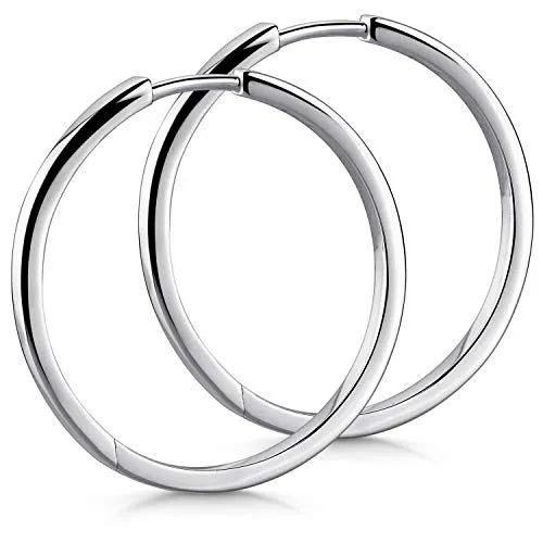 Materia Creolen Silber 925 Damen 26mm dünn SO-428 - Elegante 26mm Klappcreolen aus 925 Sterling Silber, rhodiniert für langlebigen Glanz. Perfekt für jeden Anlass, von Business bis Freizeit. Lieferung in hochwertiger Schmuck-Schachtel.