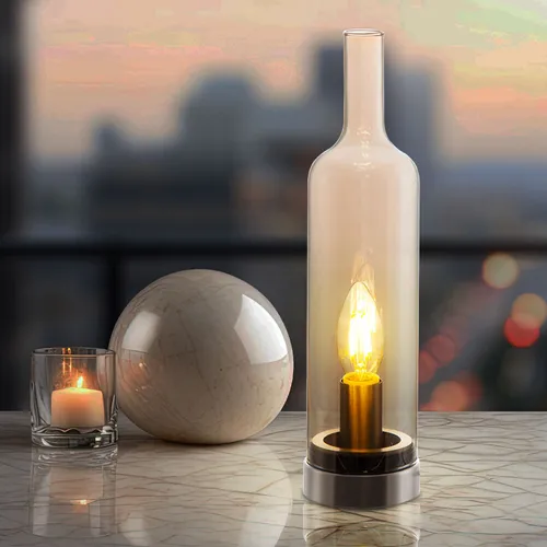 Elegante Tischlampe im Flaschen-Design aus Amber-Glas - Tischleuchte aus Metall und Glas, 33 cm hoch, bringt stilvolle Eleganz und behagliche Atmosphäre in Ihr Zuhause. Ideal für Nachttisch oder Schreibtisch und harmoniert mit verschiedenen Einrichtungsstilen.