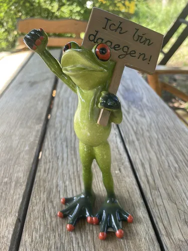 Formano  lustige Frösche Frosch Protest Größe 18 cm hoch in grün von formano