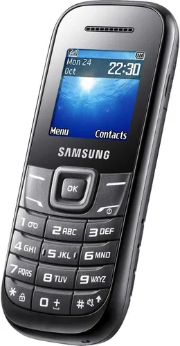 Samsung GT E1200 Black - Einfaches Tastenhandy ohne Simlock - Klassisches Candy-Bar Handy mit 1,5 Zoll Bildschirm, ideal für einfache Kommunikation und ohne Vertrag. Perfekt für Nutzer, die ein zuverlässiges und unkompliziertes Handy suchen.